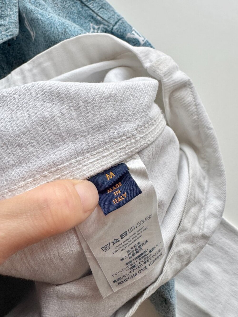 LOUIS VUITTON AW2020 Snowfall Gradient Ombre Logo Denim Overshirt, Size M - Picture 15 of 16